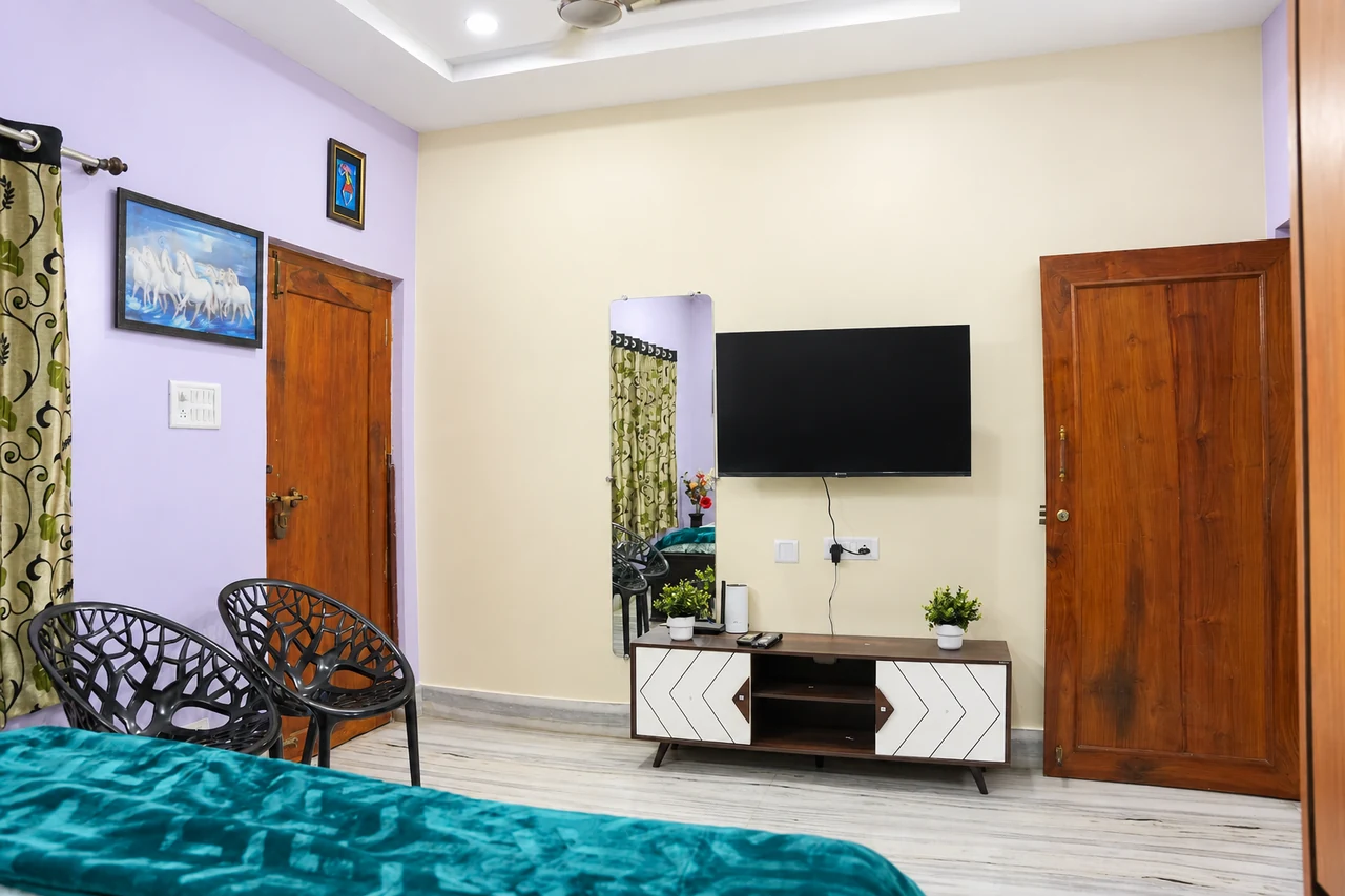Guest bedroom 1