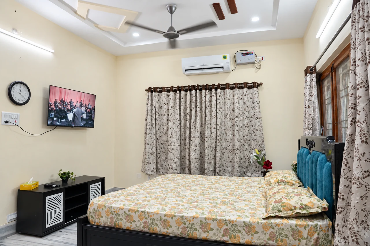 Primary bedroom detail
